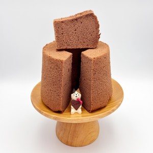 Valrhona Chocolate Chiffon Cake | 法芙娜巧克力戚风蛋糕 | チョコレート Indulge in the irresistible blend of premium Valrhona chocolate and airy chiffon in every bite, beckoning you back for more with its rich, decadent flavour.